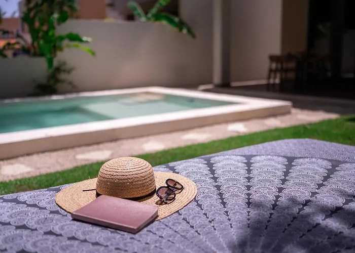 Chic Retreat *